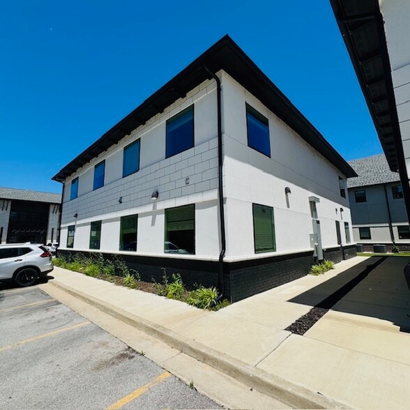 More Photos Of 7810 E 108th St, Tulsa Office For Sale