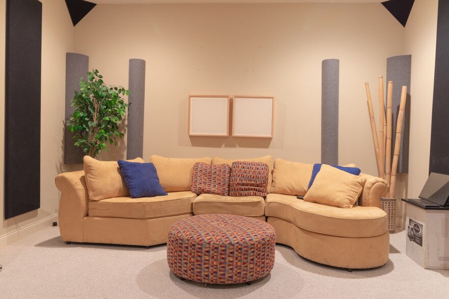 More Photos Of 8780 Perimeter Park Ct, Jacksonville Storefront Retail Office For Lease