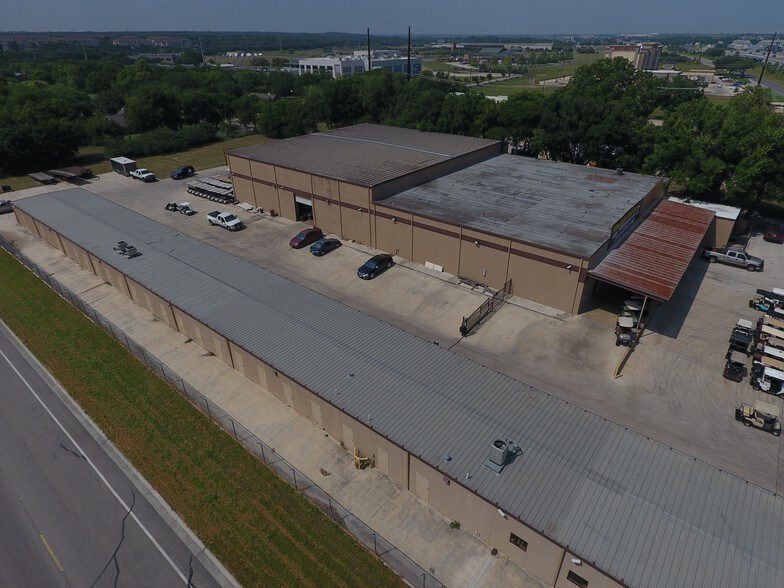 More Photos Of 1971 N I-35, San Marcos Warehouse For Lease