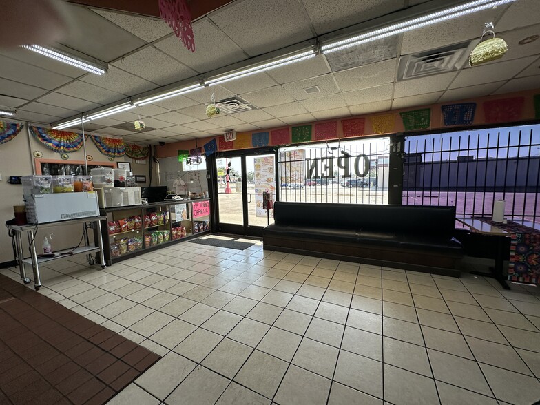 More Photos Of 1821 Crestridge Dr, Mesquite Freestanding For Sale