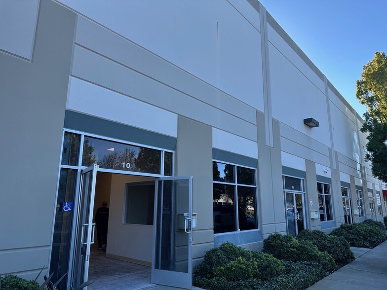 More Photos Of 1939 Monterey Rd, San Jose Showroom For Sale