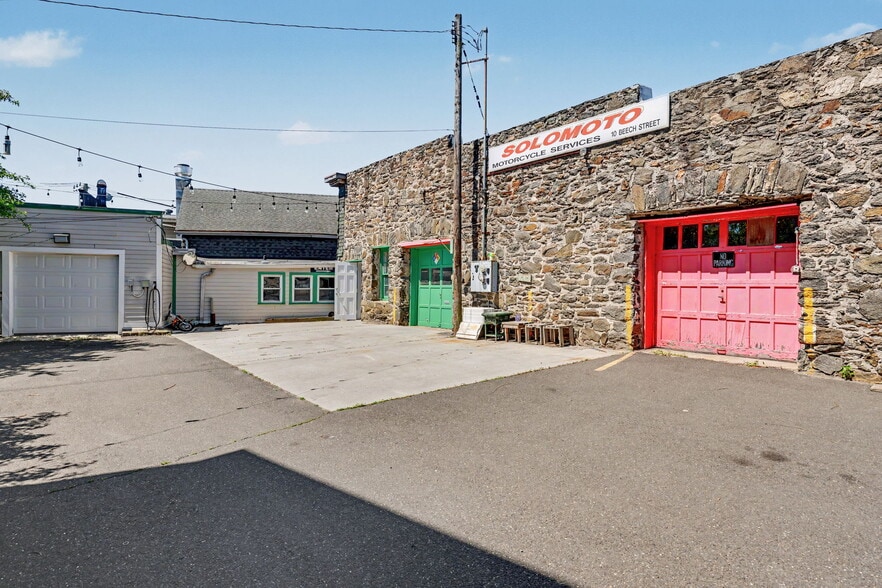 Primary Photo Of 10 Beech St, Greenwich Industrial For Lease