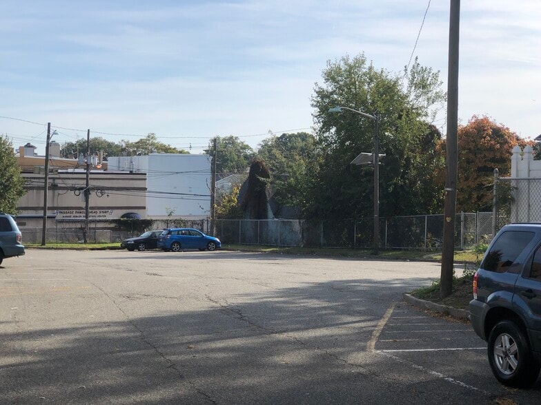 More Photos Of 217 Parker Ave, Clifton Light Distribution For Sale