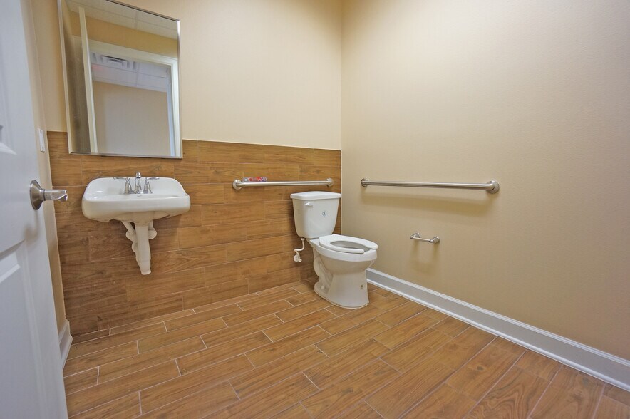 More Photos Of 12440 Emily Ct, Sugar Land Office For Lease