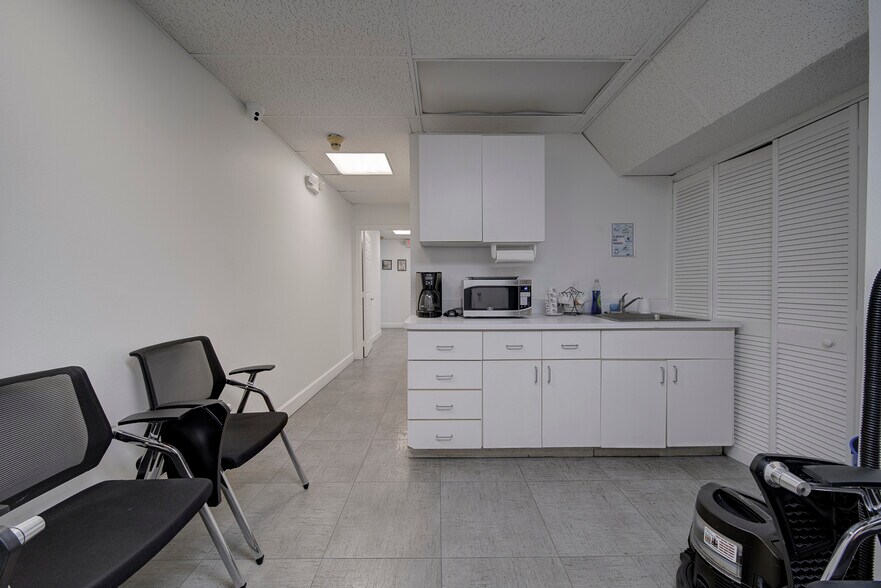More Photos Of 2455 SW 27th Ave, Miami Medical For Lease