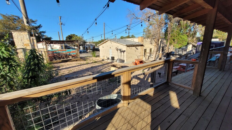 More Photos Of 1119 N Main St, Taylor Convenience Store For Sale