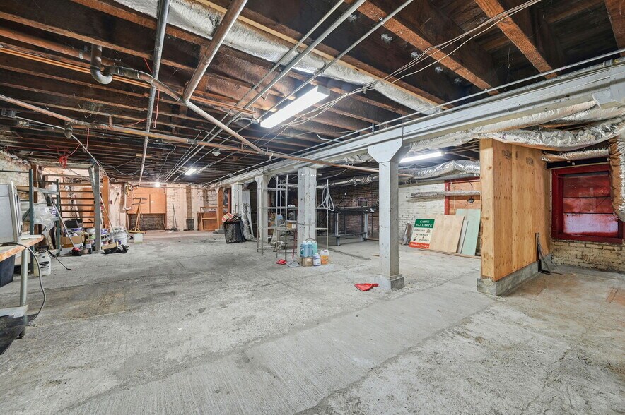 More Photos Of 1037 Valencia St, San Francisco General Retail For Lease