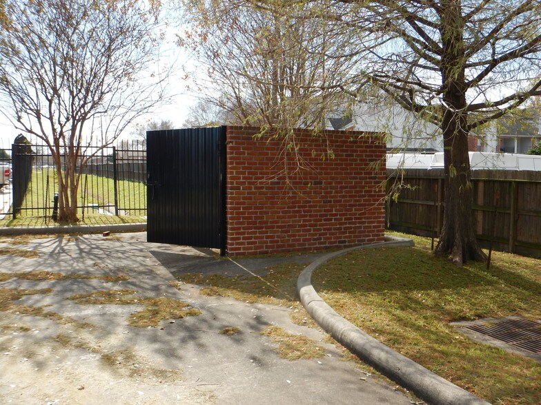 More Photos Of 9945 Bissonnet St, Houston Office For Sale