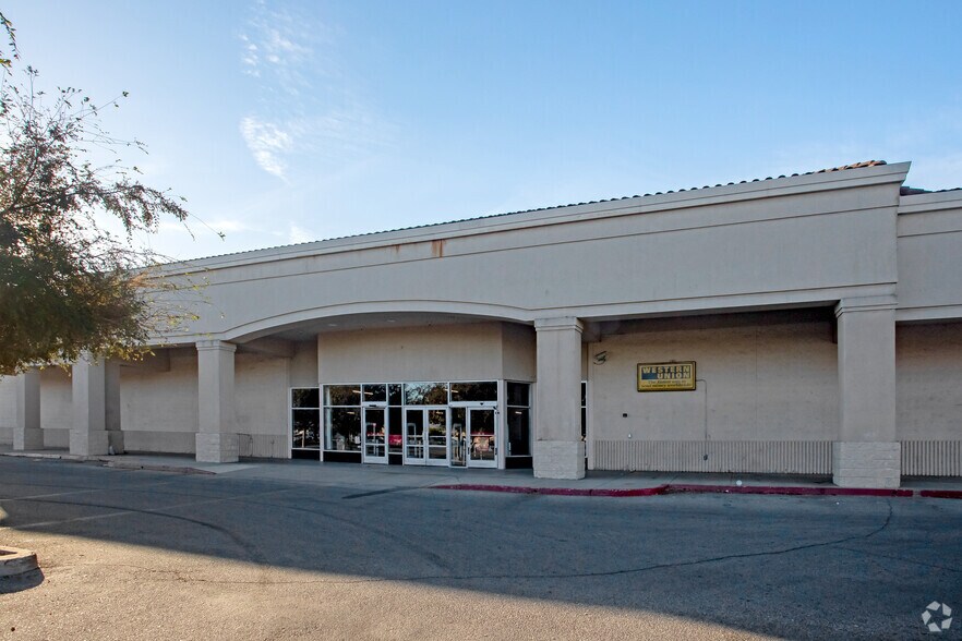 More Photos Of 341-351 Tres Pinos Rd, Hollister Unknown For Sale