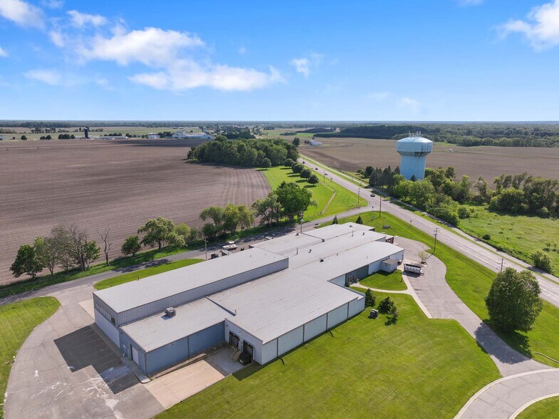 More Photos Of 7878 Gull Rd, Richland Warehouse For Lease