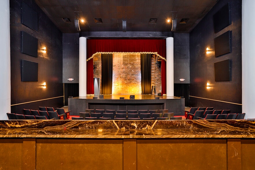 More Photos Of 110 W Main St, Waxahachie Theater Concert Hall For Lease
