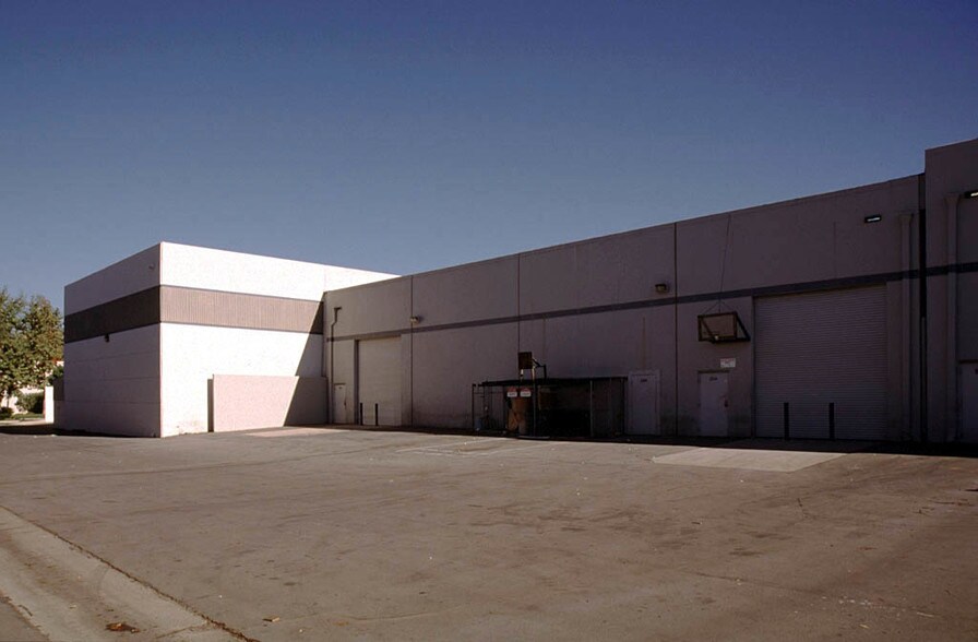 More Photos Of 2241 Madera Rd, Simi Valley Warehouse For Lease
