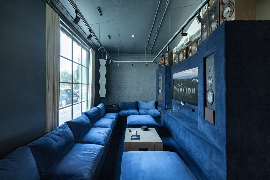 More Photos Of 4216 W Jefferson Blvd, Los Angeles Loft Creative Space For Lease