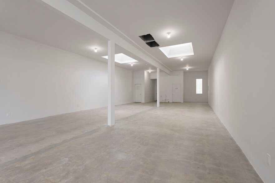More Photos Of 1157 S Robertson Blvd, Los Angeles General Retail For Lease