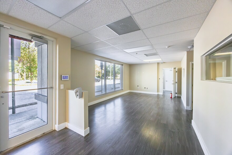 More Photos Of 4050 Westgate Ave, West Palm Beach Showroom For Lease