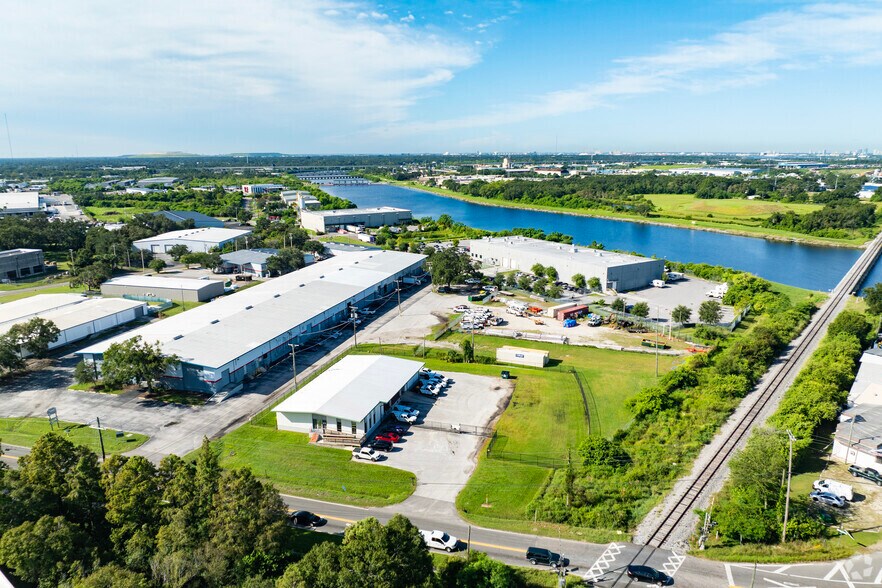 More Photos Of 2604 Tampa East Blvd, Tampa Warehouse For Lease