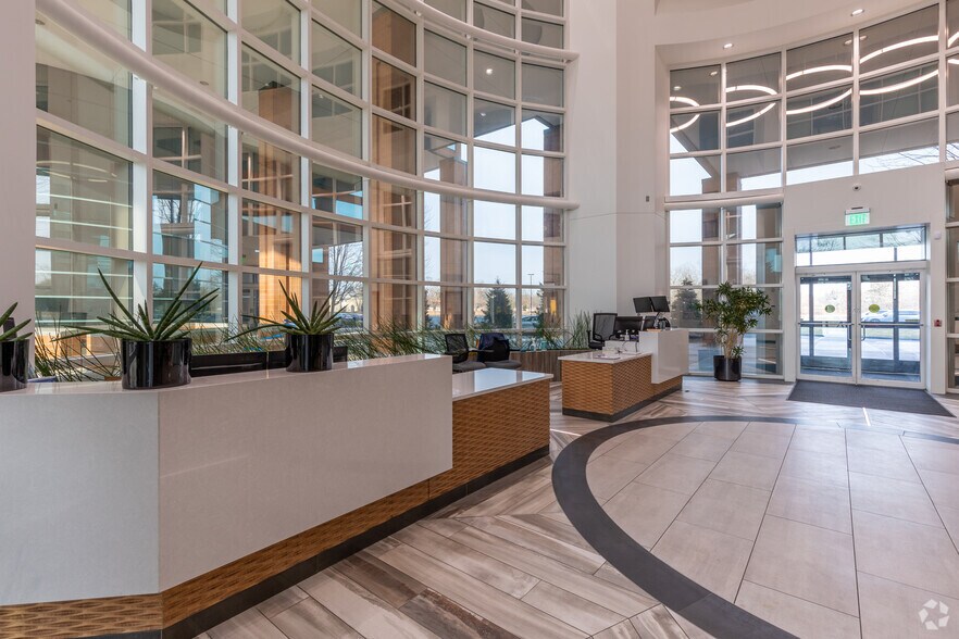 More Photos Of 25300-25330 Telegraph Rd, Southfield Office For Sale