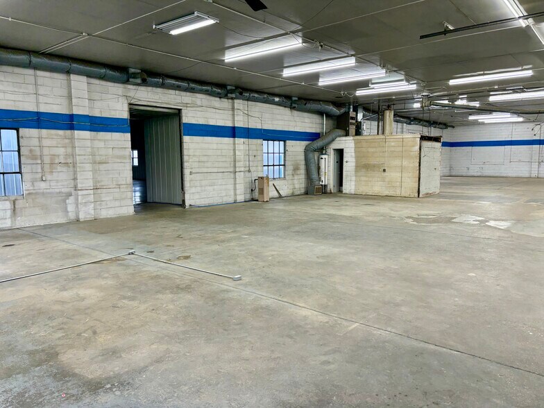 More Photos Of 4979 Massachusetts Ave, Indianapolis Warehouse For Lease