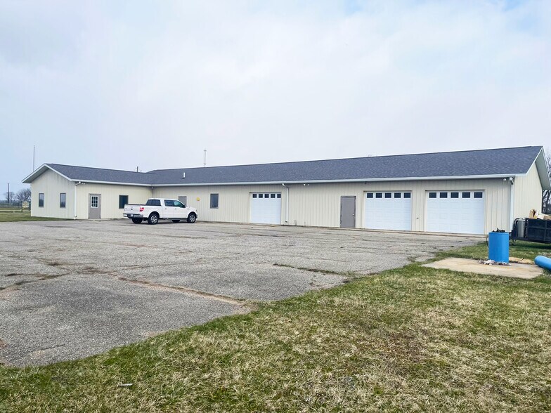 More Photos Of 15675 Morris Industrial Dr, Schoolcraft Industrial For Sale