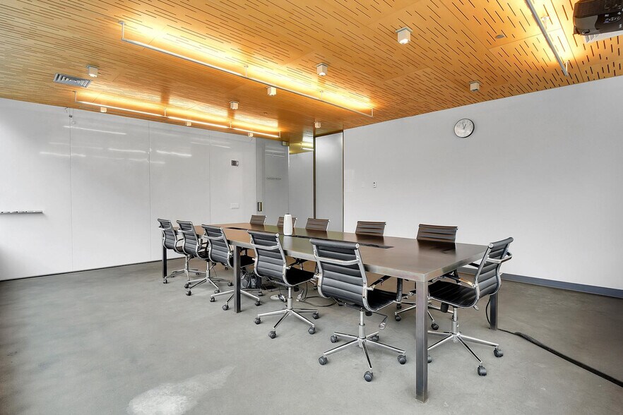 More Photos Of 2727 Western Ave, Seattle Loft Creative Space For Lease