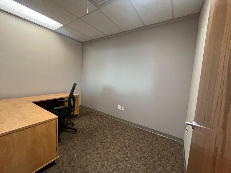 More Photos Of 9094 Young Rd, Chilliwack Office For Sale