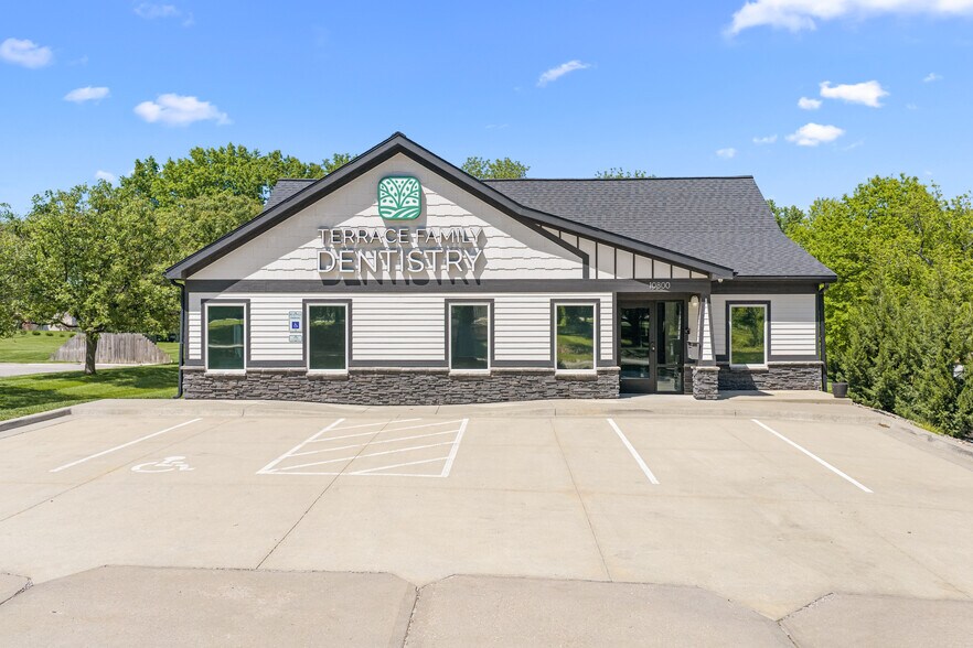 Primary Photo Of 10800 E 77th Ter, Raytown Medical For Sale