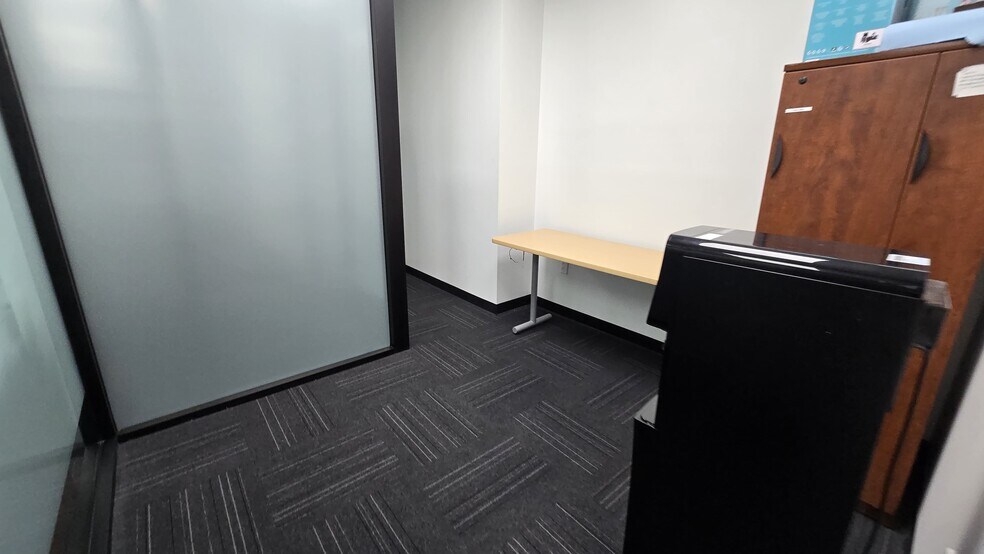 More Photos Of 2300 Marcus Ave, New Hyde Park Warehouse For Lease