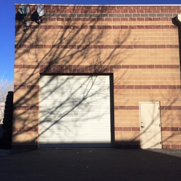More Photos Of 461-489 W Parkland Dr, Sandy Warehouse For Lease