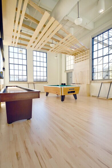 More Photos Of 950 S 10th St, Omaha Office For Lease