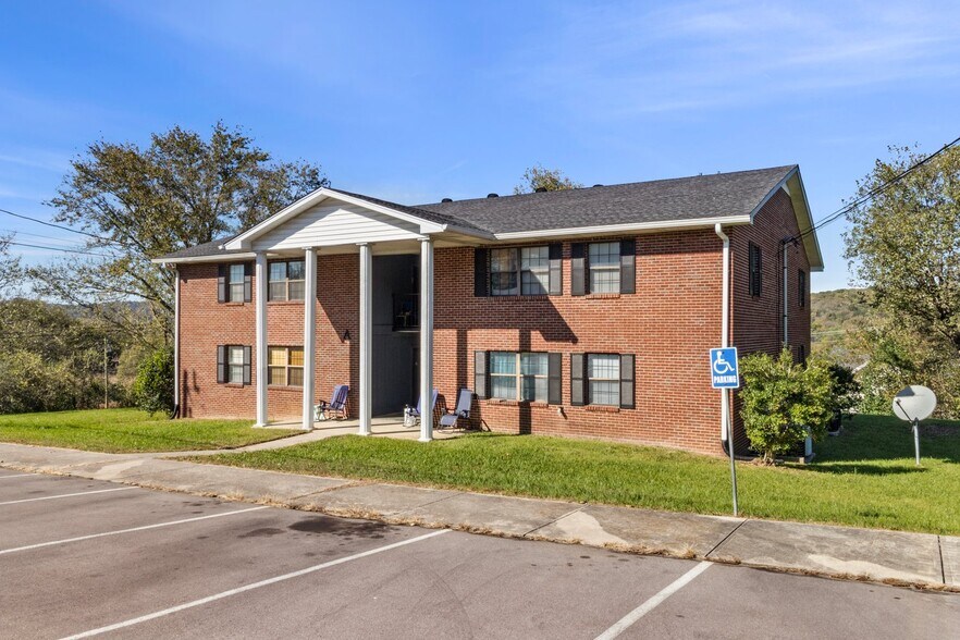 More Photos Of 100 S Ridge Dr, Woodbury Apartments For Sale