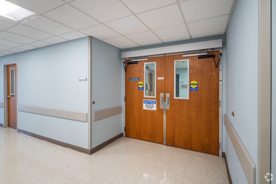 More Photos Of 120 N La Grange Rd, La Grange Medical For Lease