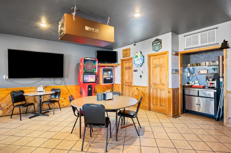 More Photos Of 2 Hays Blvd, Pine Haven Restaurant For Sale