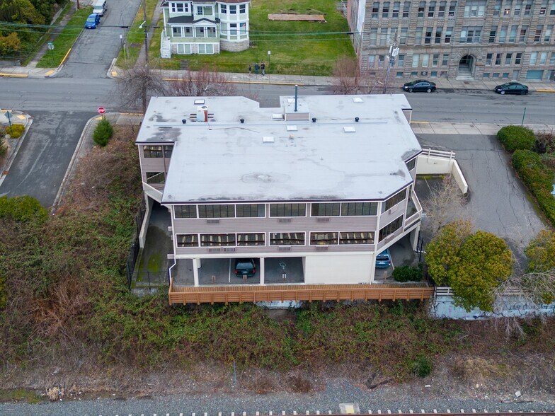 More Photos Of 1111 W Holly St, Bellingham Office For Lease