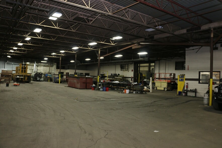 More Photos Of 28530 Reynolds St, Inkster Manufacturing For Sale