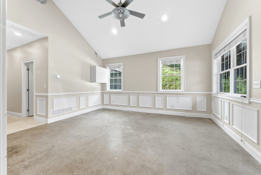 More Photos Of 351 Scotts Run Rd, Maidsville Office Residential For Lease