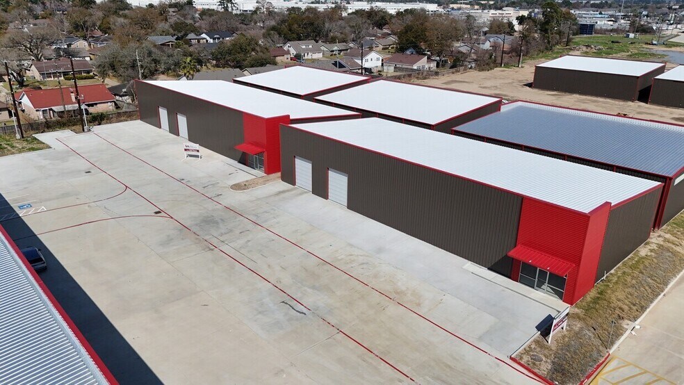 More Photos Of 16313 North Fwy 28, Houston Warehouse For Sale