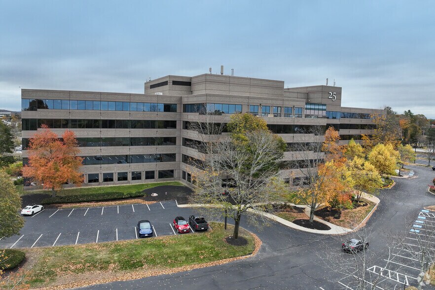 More Photos Of 25 Mall Rd, Burlington Office For Lease