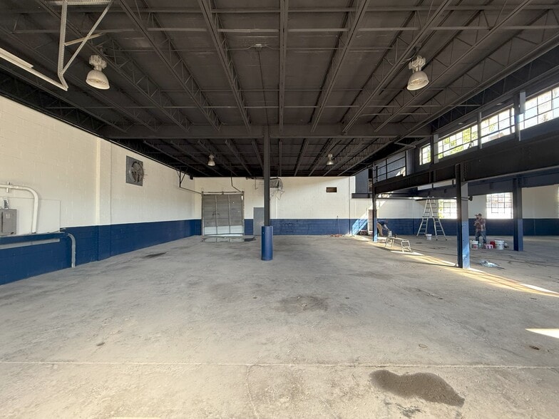 More Photos Of 125 N 5th St, Saddle Brook Truck Terminal For Lease