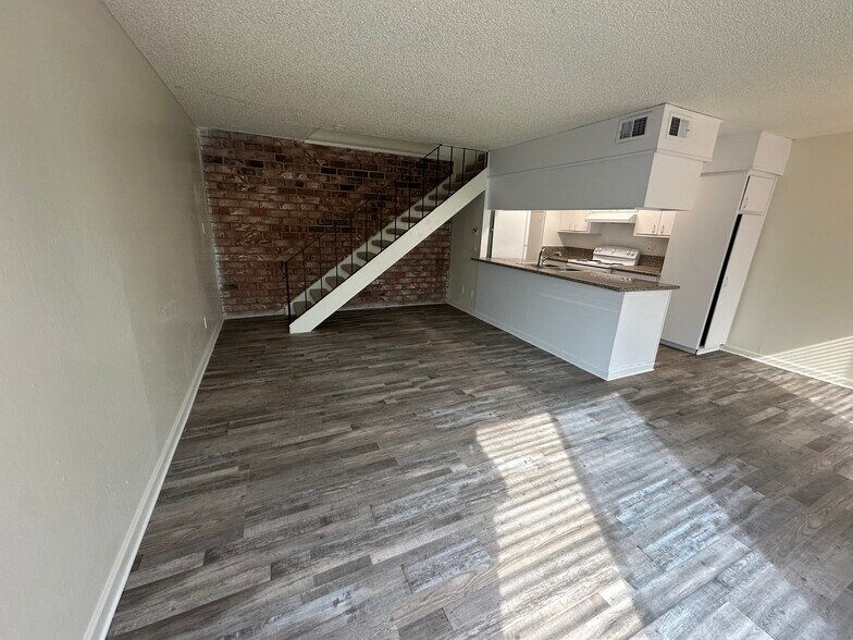 More Photos Of 67 Nedra Ct, Sacramento Apartments For Sale