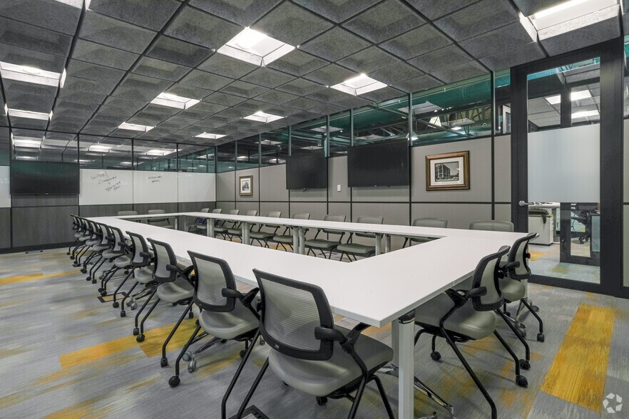 More Photos Of 725 Prudden St, Lansing Office For Lease