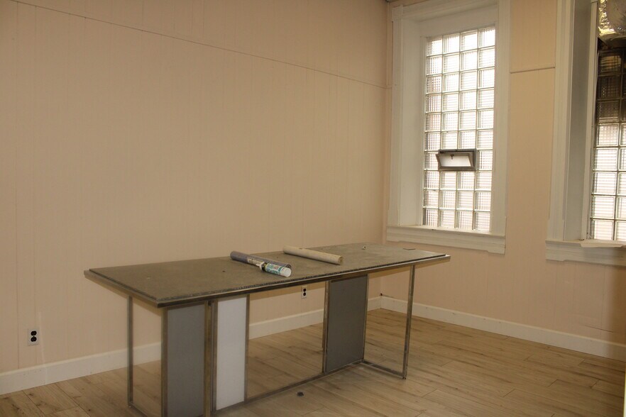 More Photos Of 927 Main St, Evanston General Retail For Lease