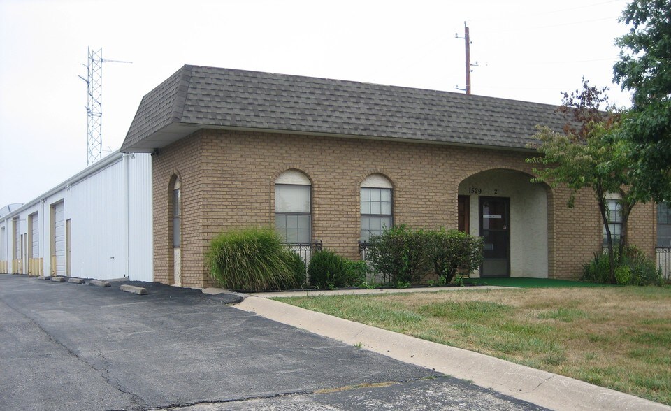 More Photos Of 1529 E Spruce St, Olathe Warehouse For Lease