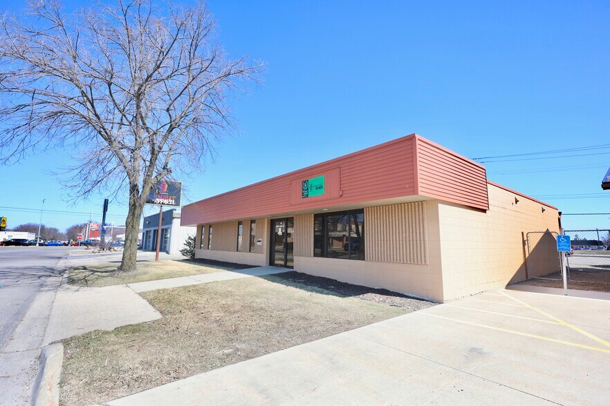 More Photos Of 20 S 32nd Ave S, Saint Cloud Office For Sale