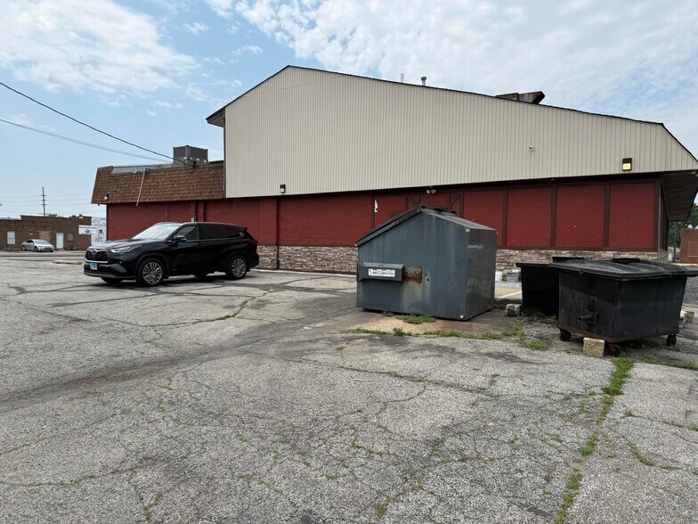 More Photos Of 6247 Kennedy Ave, Hammond Restaurant For Sale