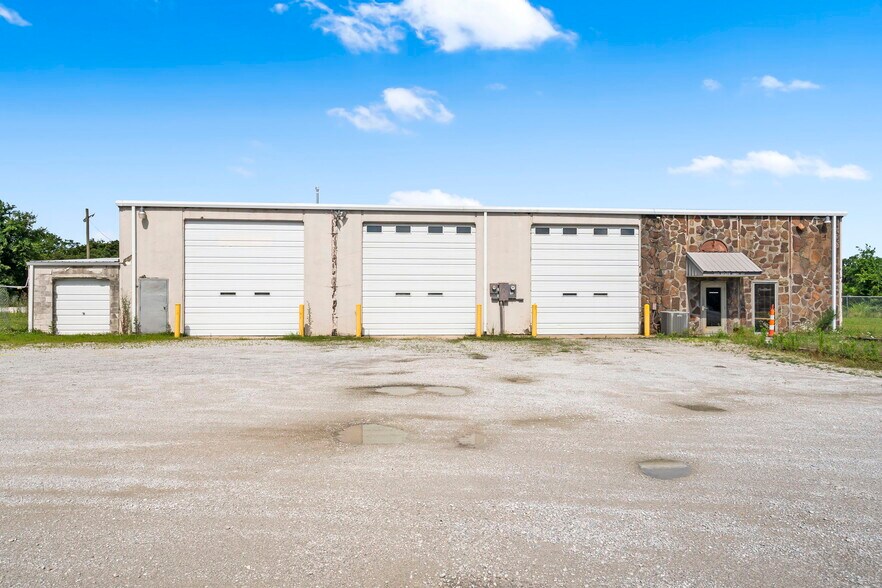 More Photos Of 825 MO-59, Carthage Industrial For Lease