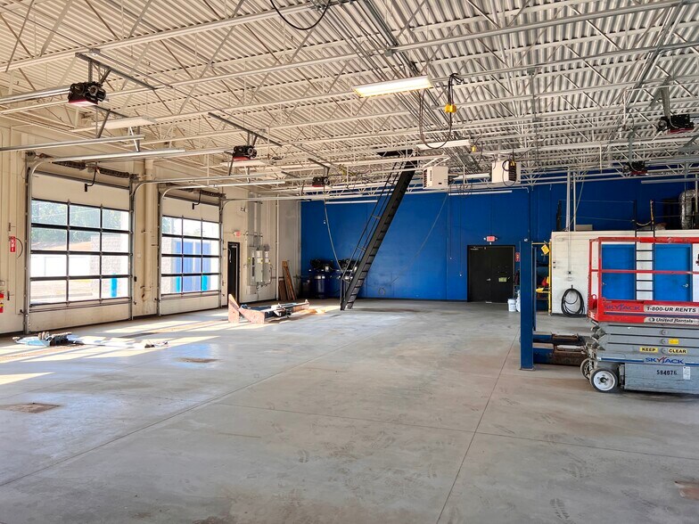 More Photos Of 615 Washington St, Brainerd Auto Repair For Lease