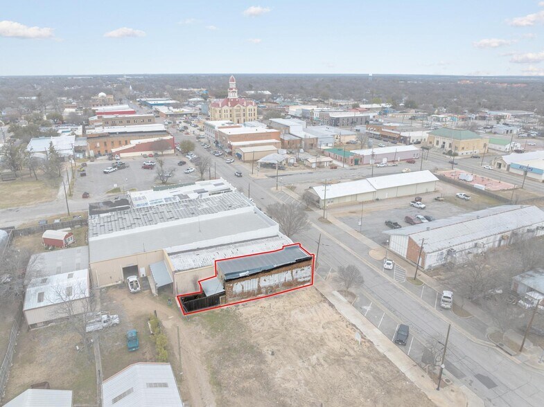 More Photos Of 211 N Main St, Bonham Office Residential For Sale