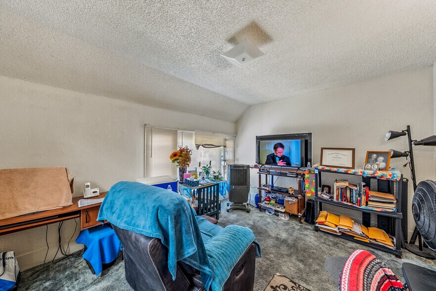 More Photos Of 303 SW I St, Grants Pass Apartments For Sale