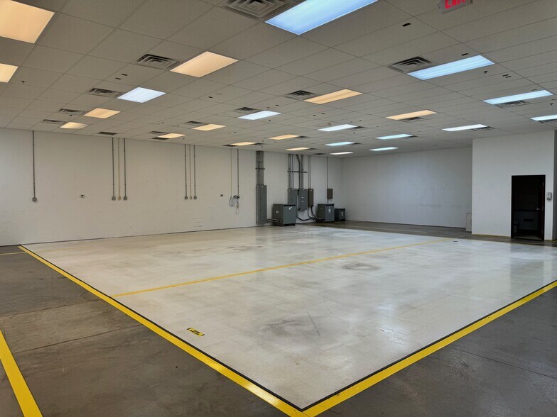 More Photos Of 2002 Synergy Blvd, Kilgore Showroom For Lease