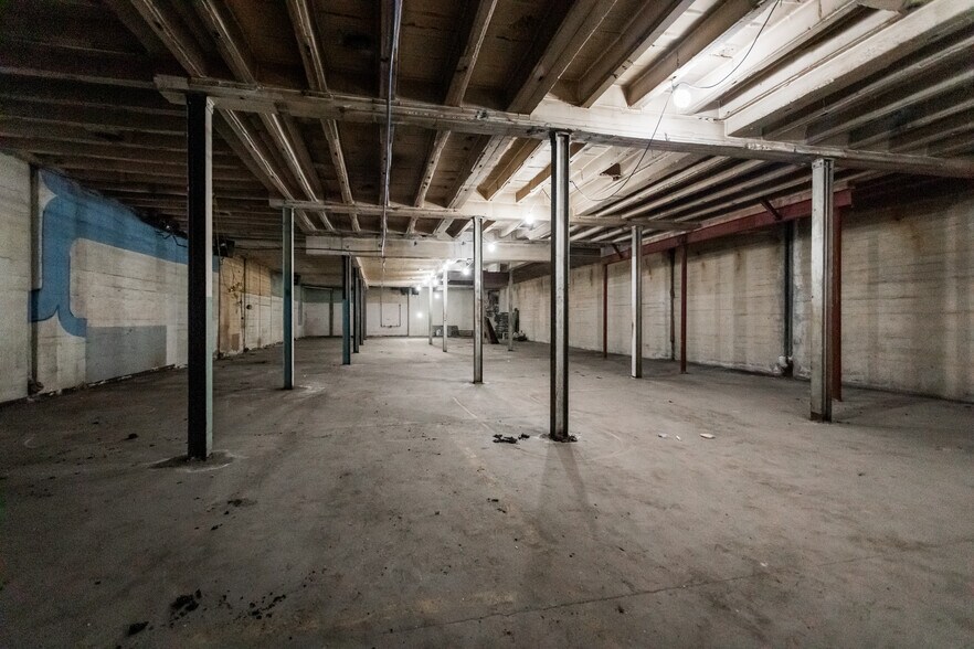 More Photos Of 6532 Woodward Ave, Detroit General Retail For Sale